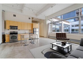 Building Photo - 700 N Washington Ave