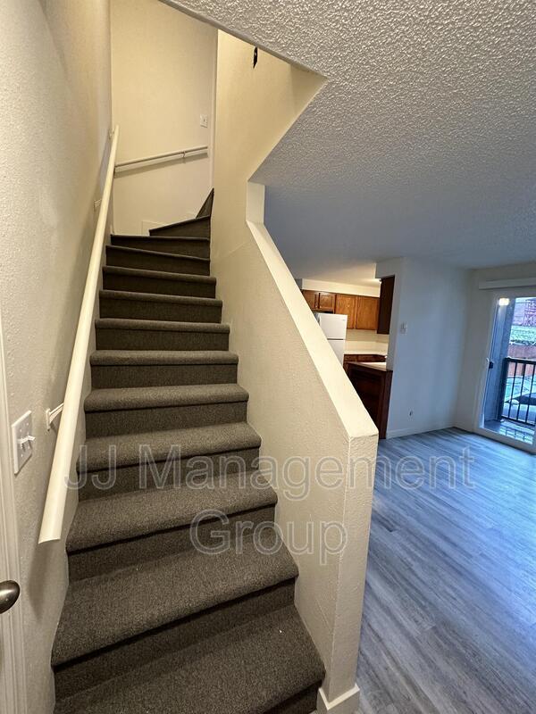 Building Photo - 1723 W 8th Ave