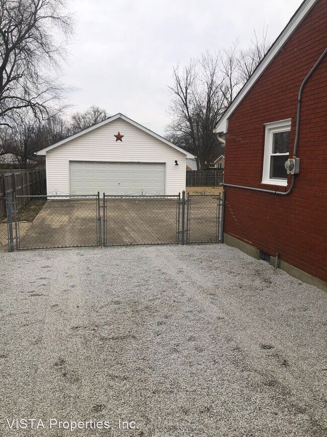 Building Photo - 3 br, 1 bath House - 1040 W. Indian Trail