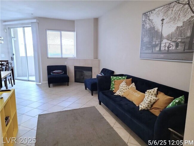 Building Photo - RESORT STYLE LIVING IN SOUTHWEST GATED COM...