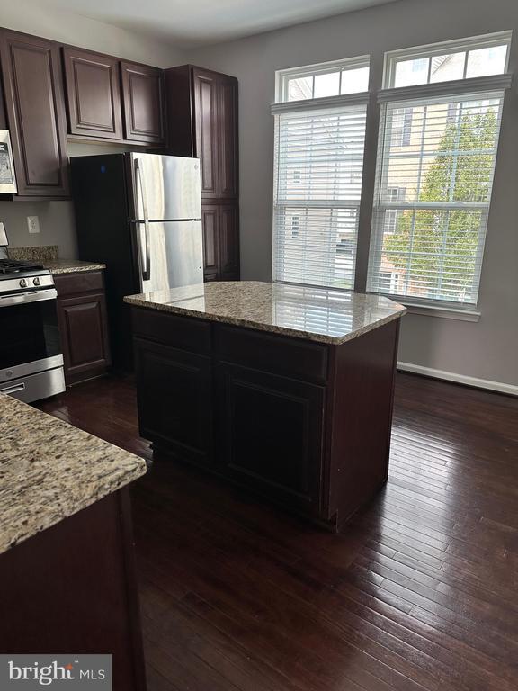 Building Photo - 9365 Paragon Way