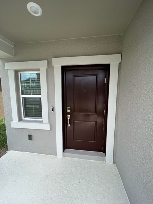 Building Photo - 5/2.5 Beautiful New Home