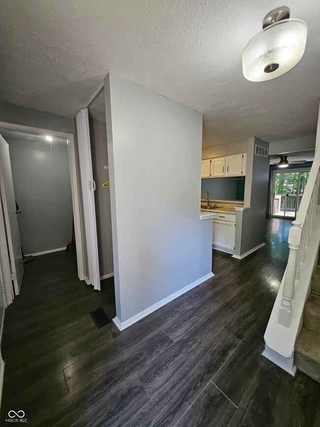 Building Photo - 9459 Timber View Dr