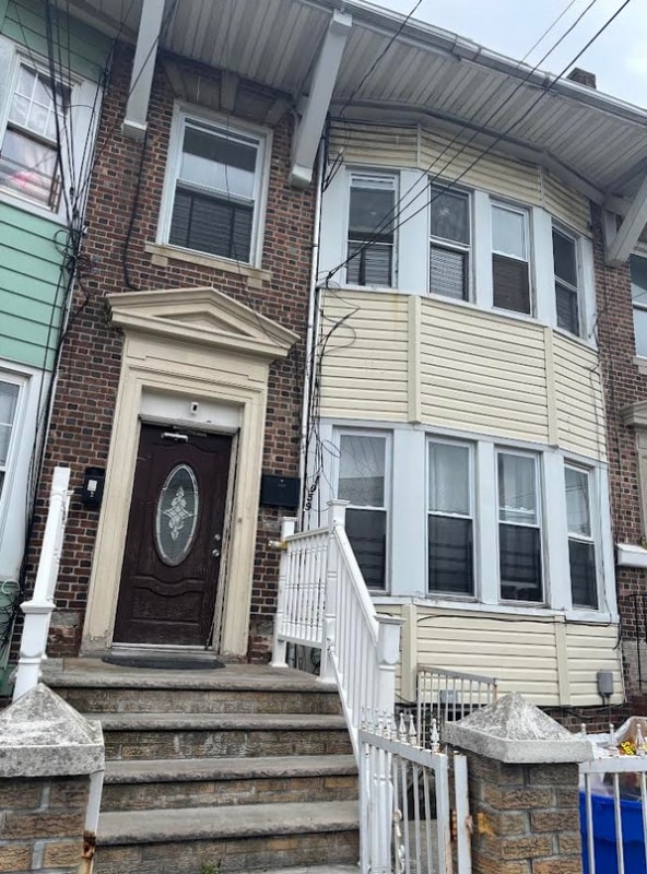 Primary Photo - 10-59-59 McBride St