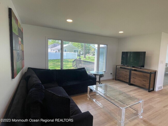 Foto del edificio - 12 Greenbrier Rd