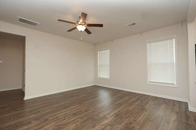 Building Photo - 3BR/2.5BA SFR with 1-car garage near Publix. Pets Allowed