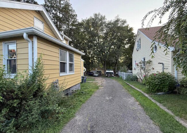 Foto del edificio - 863 Briarwood Ave
