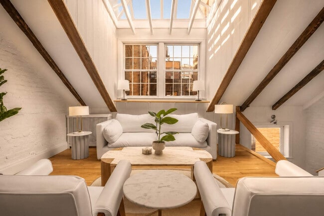 Building Photo - 131 MacDougal St