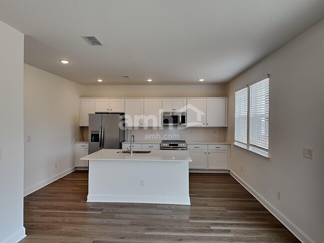 Foto del edificio - 5002 Twin River Dr