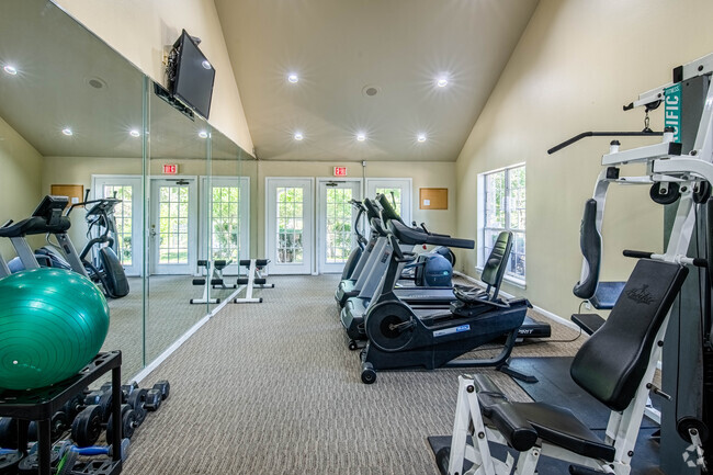 Fitness Center - Lincoln Ridge