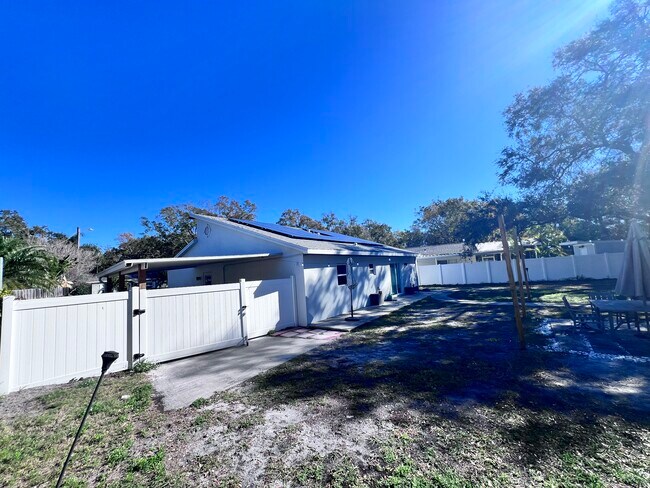 Foto del edificio - 4724 W Tambay Ave