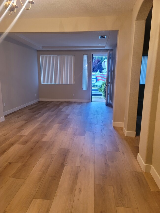 Foto del edificio - 2243 Thomsen Way