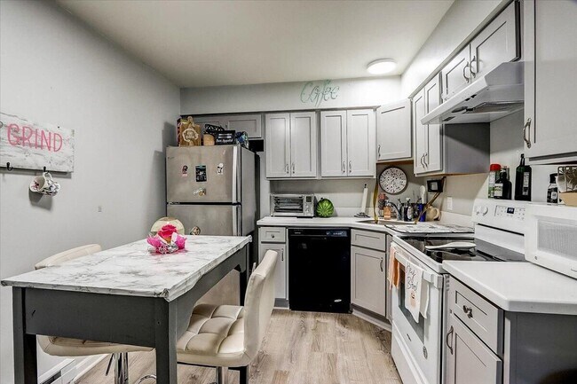 Foto del edificio - 827 S 84th St