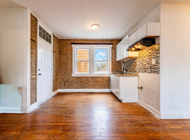Building Photo - 1633 W 76th St