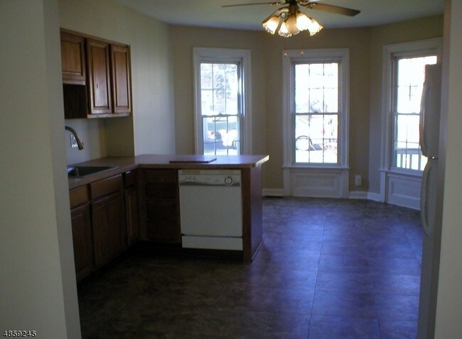 Building Photo - 356 Montague Ave