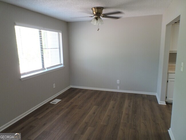Building Photo - 13 Oak Mt Dr