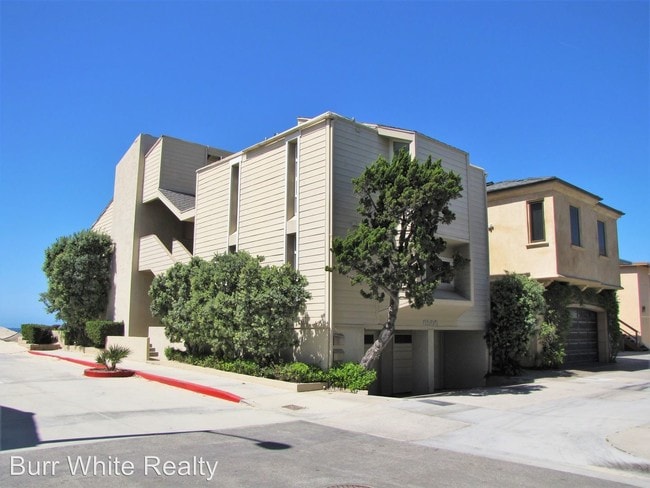 Building Photo - 6500 W Oceanfront