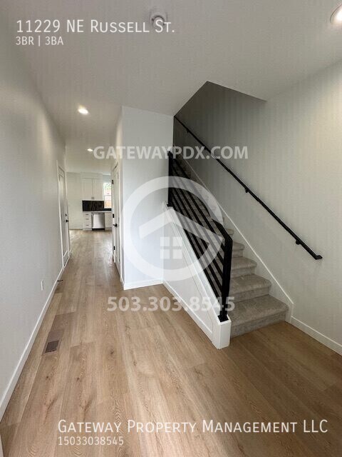 Foto del edificio - 11229 NE Russell St