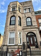 Building Photo - 867 E Pershing Rd