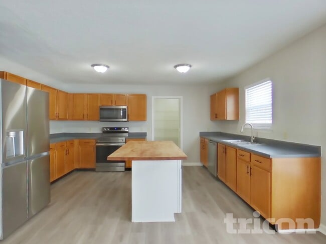 Building Photo - 9986 Split Rock Way