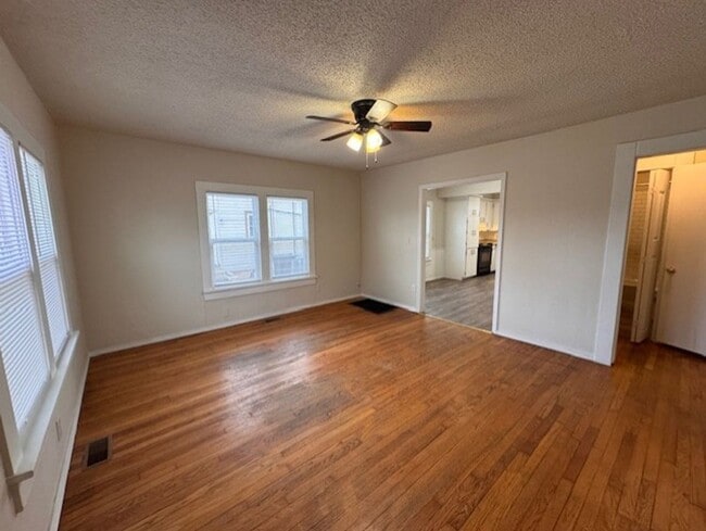 Photo - 2 bed one bath, great outdoor features, great location close to all Norman has to offer! House