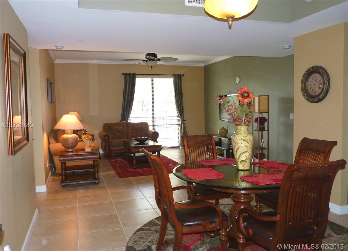 Beautiful open space and corner unit - 8395 SW 73rd Ave
