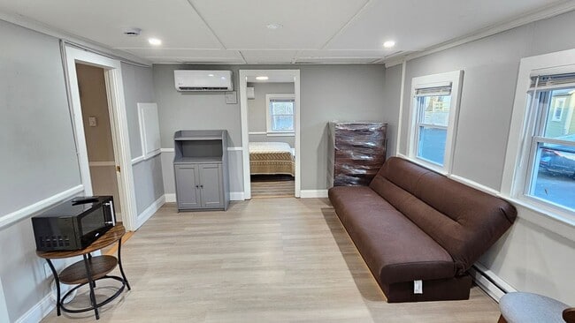 Building Photo - 825 Scenic Hwy