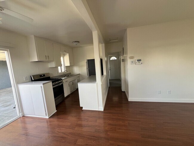 Foto del edificio - 14423 Burin Ave