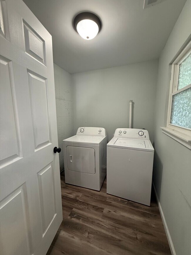 Building Photo - Charming 3-Bedroom Single-Family Home in N...