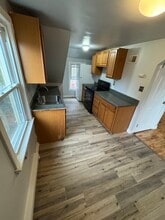 Building Photo - 28 York Ave