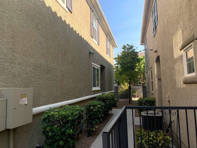 Building Photo - Ready for Move In