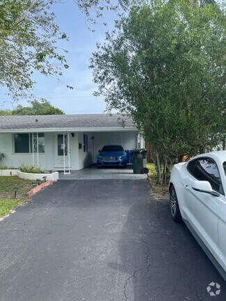 Building Photo - 330 NE 42nd Ct