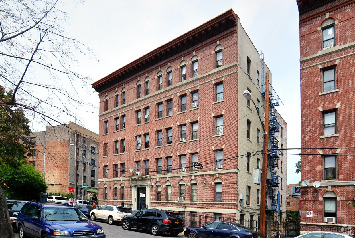 Building Photo - 301 E 193rd St