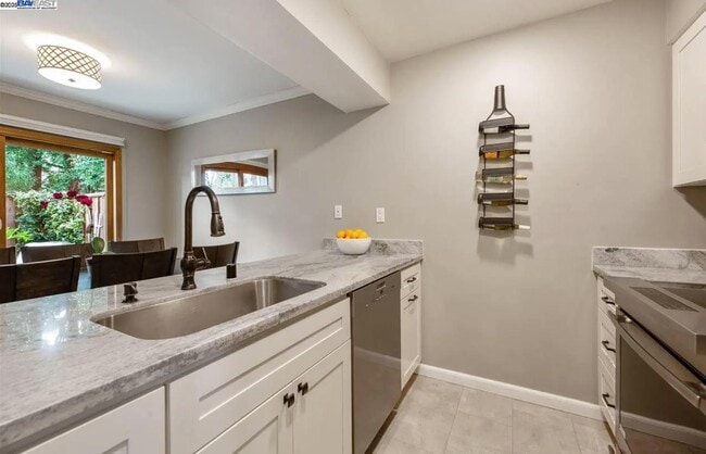 Building Photo - 1133 San Ramon Valley Blvd