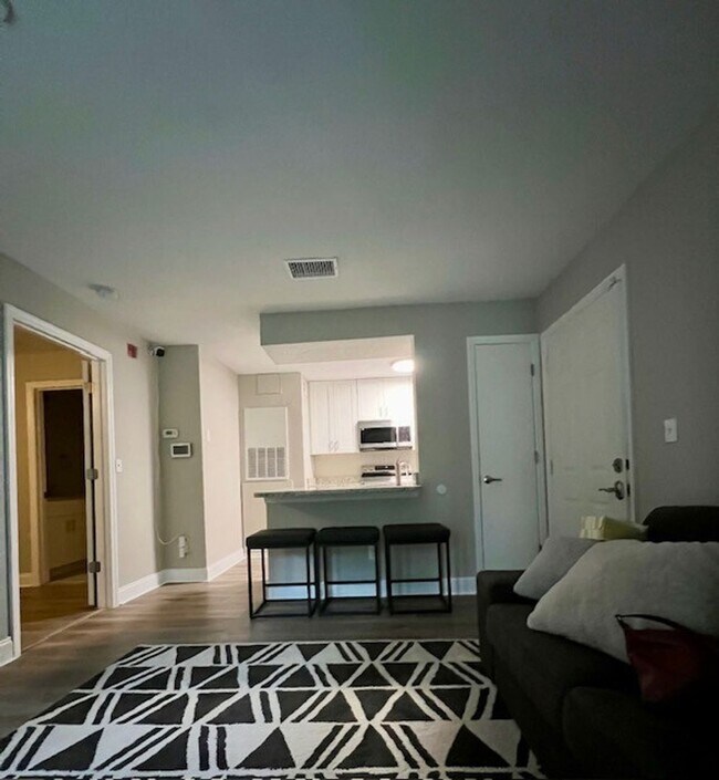 Foto del edificio - Available now! Newly updated 1/1 in Waterf...