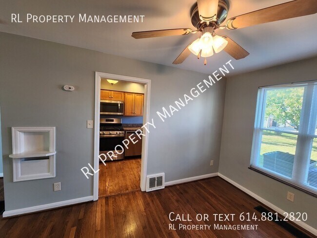 Building Photo - 2 bedroom 1 bathroom townhome in Central C...