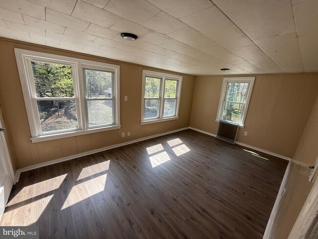 Building Photo - 1453 S Main Rd