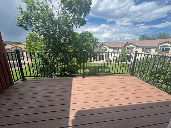 Foto del edificio - 2 Bed/2.5 Bath Townhome with A/C and gas f...
