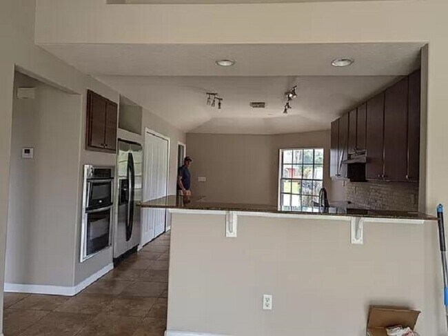 Building Photo - 173 SW Sea Lion Rd