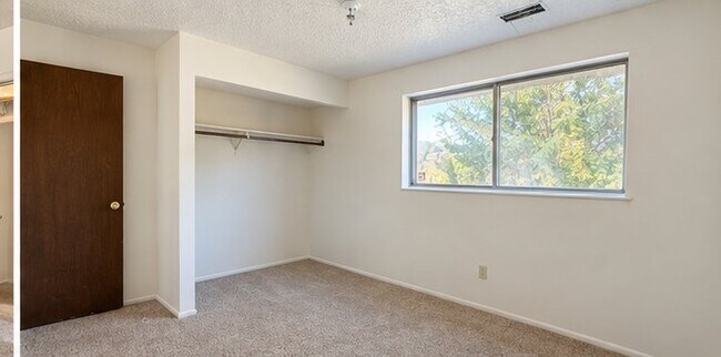 Foto del edificio - 5820 Main Point Blvd
