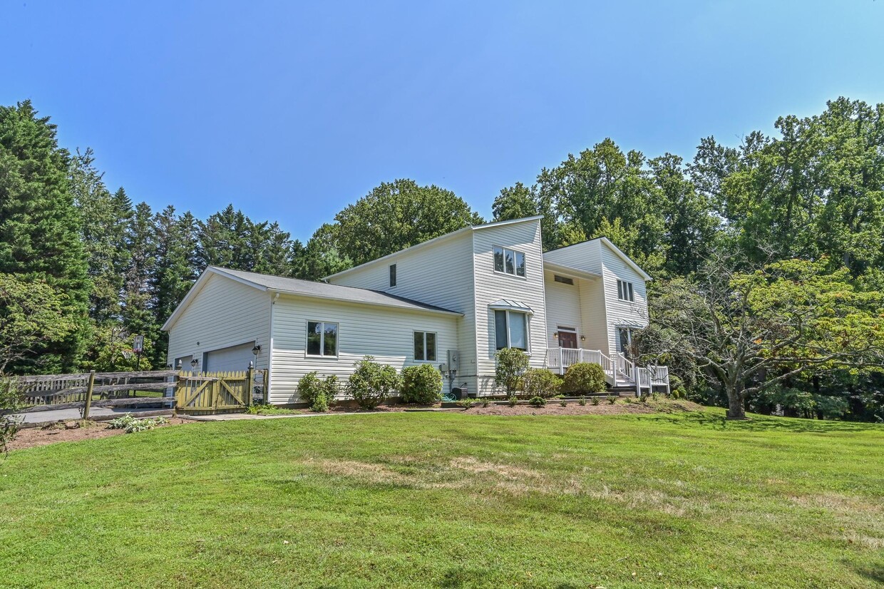 Primary Photo - 445 Springvale Rd