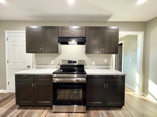 Building Photo - 422 Lexington Ave