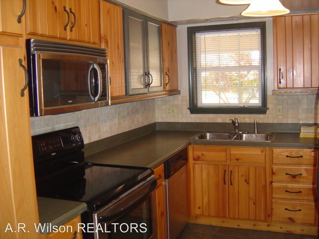 Foto del edificio - 2118 E Lakewood St