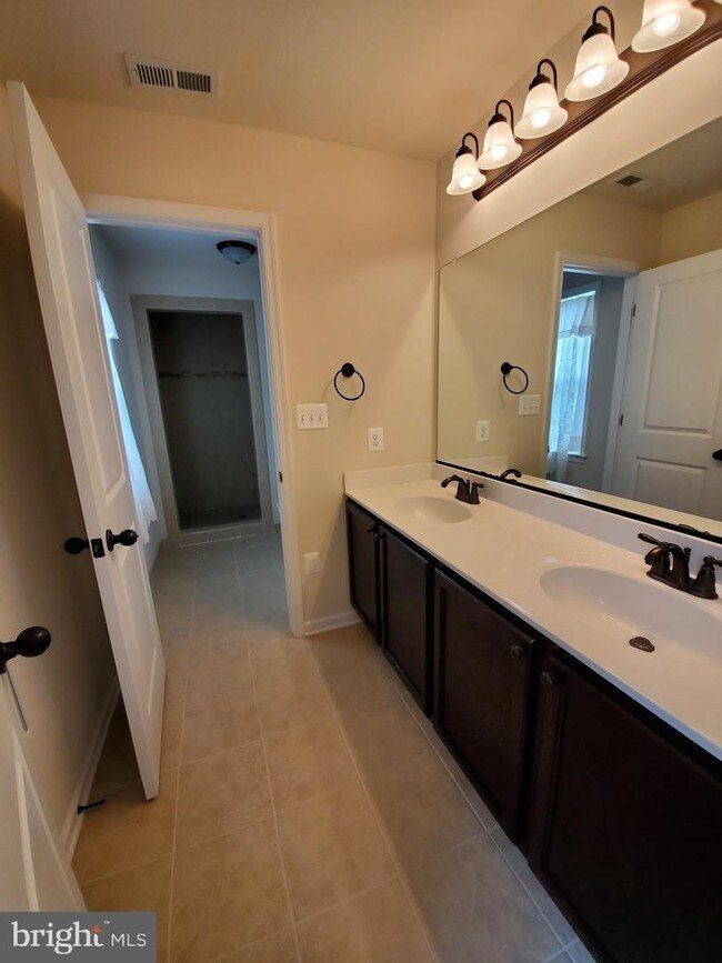 Building Photo - 10510 Woodland Dr