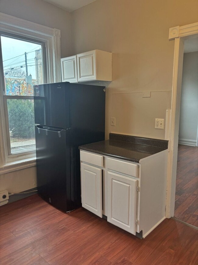 Building Photo - Spacious 5-Bed, 1-Bath, 1,890 sqt