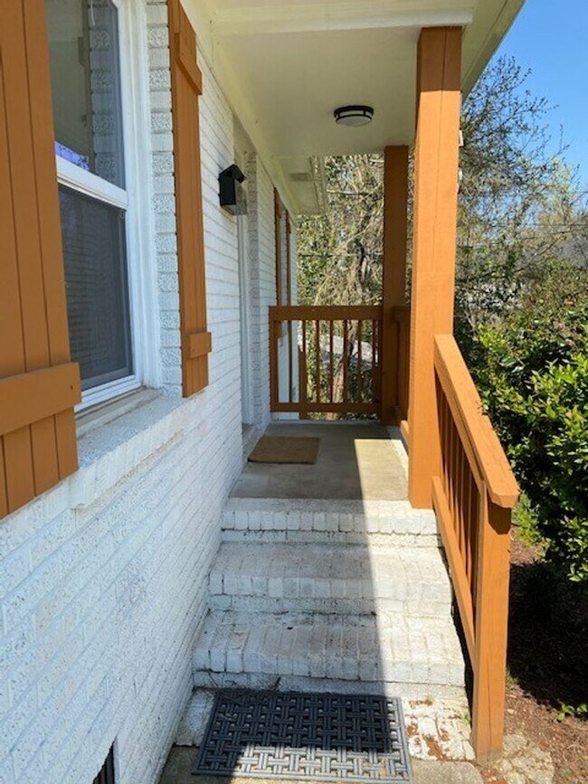Foto del edificio - Minutes from Uptown!  100% Renovated!