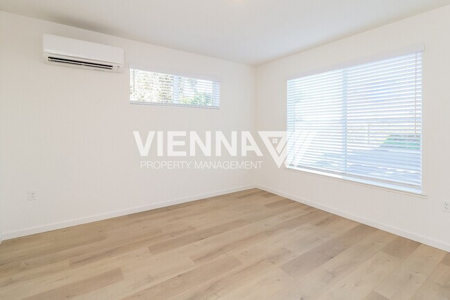 Foto del edificio - 7976 Quiet Knolls Dr
