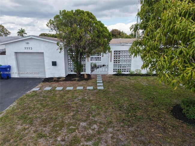 Foto del edificio - 7773 Coral Blvd