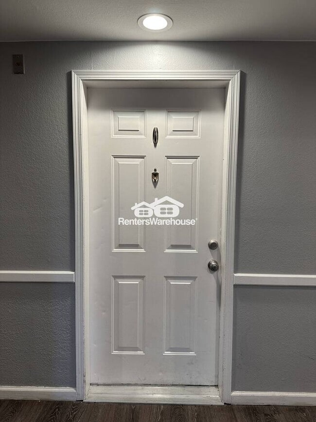 Building Photo - "Don't miss this amazing opportunity to get nearly 1900 square feet, 3 beds, 3 baths, 2 garage sp...