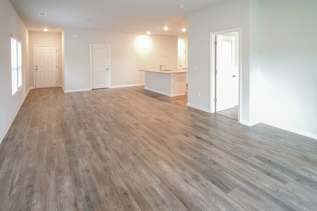 Building Photo - 120 S Reindeer Rd